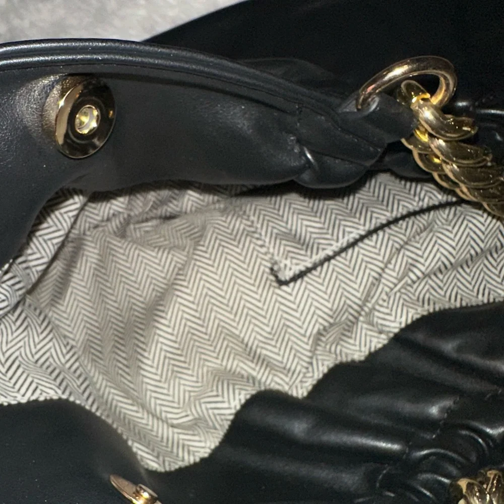 Jen & Co- Sophisticated Black and Gold Chain Shoulder Bag - Picture 3 of 4
